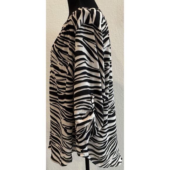 Torrid Harper Animal Print Blouse Roll Tab Sleeves Size 2X - Picture 2 of 4